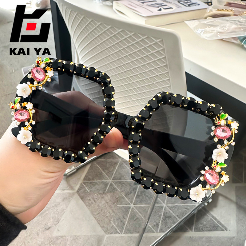 Large Frame Sunglasses Women's - Street Fashion Photoshoot recension och pris
