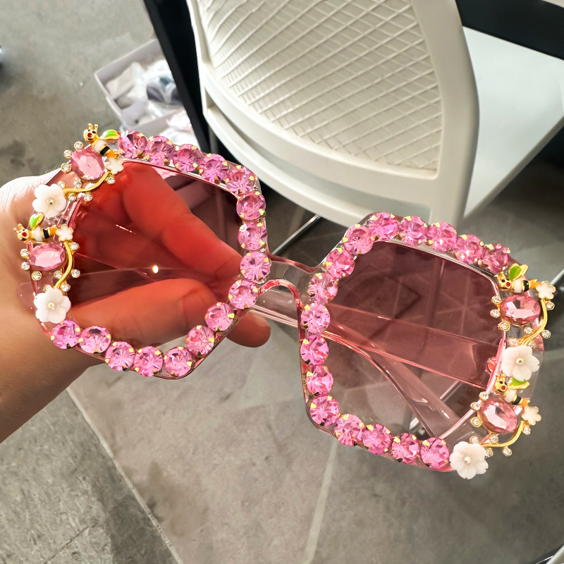 Large Frame Sunglasses Women's - Street Fashion Photoshoot recension och pris